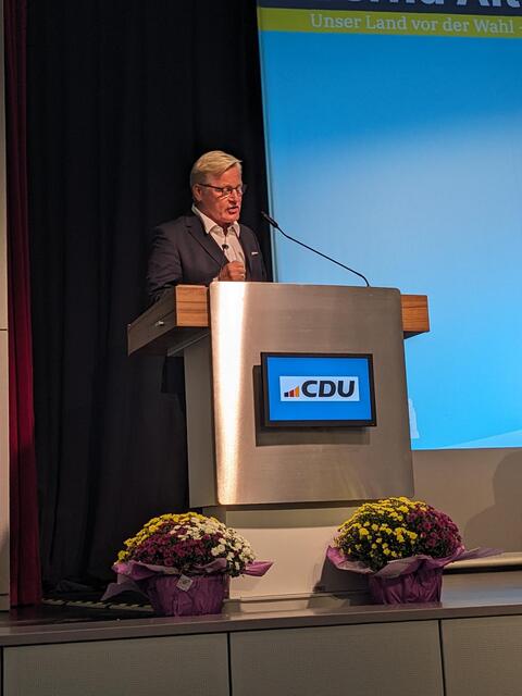 Der scheidende Landtagsabgeordnete Dr. Bernd Althusmann verabschiedete sich bei den Mitgliedern im Landkreis Harburg. Er wird demnächst beruflich nach Kanada gehen.