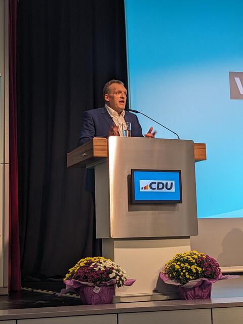 Kreistagsabgeordneter Christian Horend bei seiner Antrittsrede