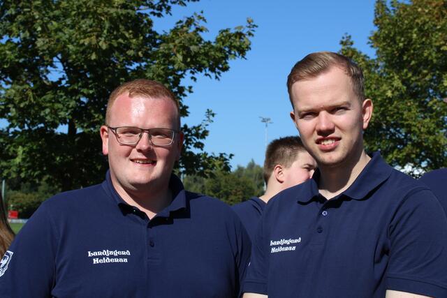 Luca Höper (li.) und Jonas Prigge vom Vorstand der Heidenauer Dorfjugend | Foto: pöp