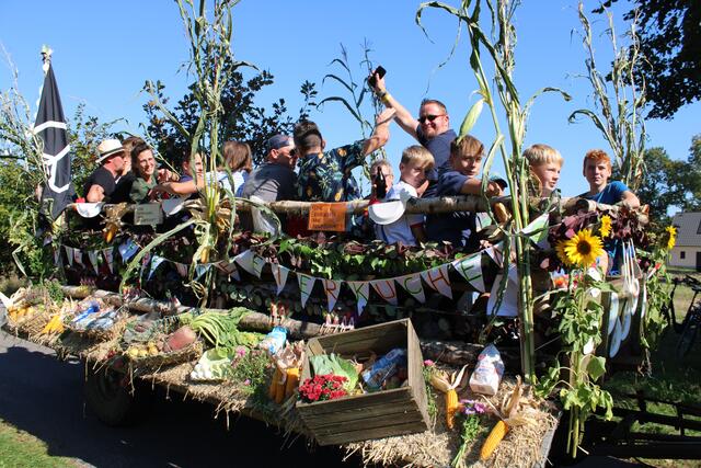 Die Stimmung passt auf dem "Friede-Freude-Eierkuchen-Wagen" | Foto: pöp