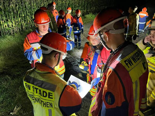 Eine nächtliche Vermisstensuche gehörte zum Programm. | Foto: Freiwillige Feuerwehr Wiepenkathen