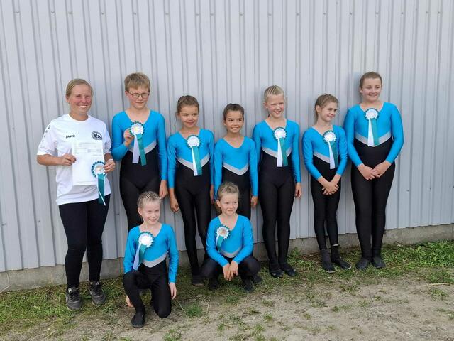 Trainerin Laura (v. li.), Torge, Alicia, Louisa, Lea M., Cassandra, Emily, vorn: Matilda und Lilly | Foto: BRVK/ Kohlmus