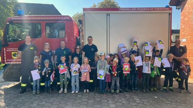Die Kinder erlebten einen spannenden Tag bei der Feuerwehr Thieshope | Foto: FF SG Hanstedt