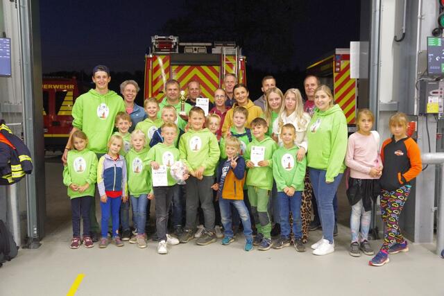 Die Teilnehmer vom Nachtmarsch | Foto: A. Feldtmann, Pressesprecher der FF Hittfeld