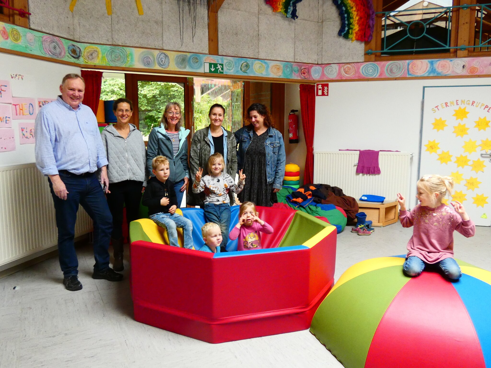  Leiendecker Stiftung finanziert Therapiebecken: Kindergarten mit Spende Illustration 