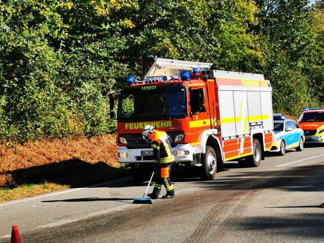 Dieser Verkehrsunfall zwischen einem Lkw und einem Pkw auf der A39 bei der Anschlussstelle Maschen verlief nochmal glimpflich | Foto: Remon Hirschmeier, FF Maschen