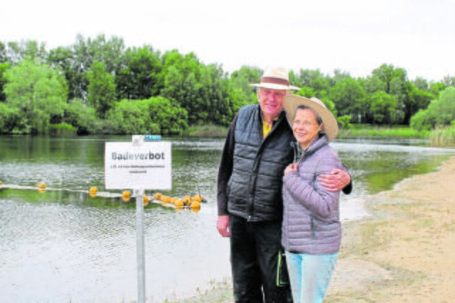 Klaus und Sylvia Kläre am Fredenbecker Badesee. Ohne Aufsicht war das Baden dort zwischenzeitlich untersagt | Foto: sb