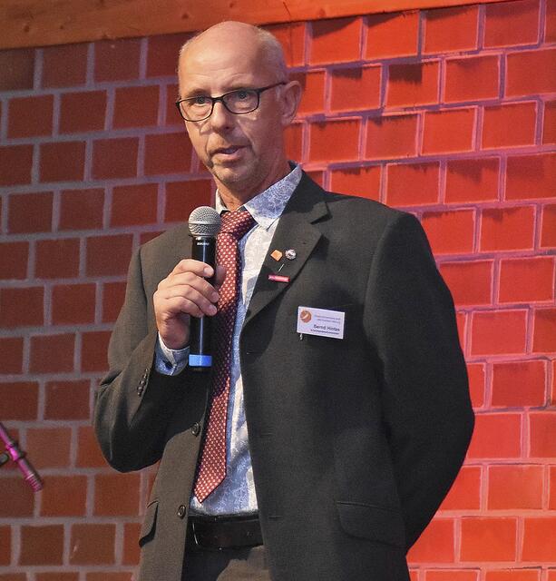 Kreishandwerksmeister Bernd Hintze begrüßte die Gäste der Veranstaltung | Foto: Axel-Holger Haase