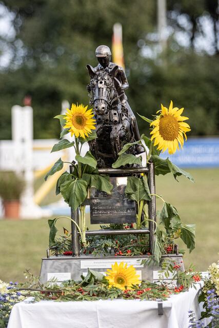 Die stählerne Trophäe des Lüneburger Stilpreises des Pferdesportverbandes Lüneburg-Harburg | Foto: Marieke Heller