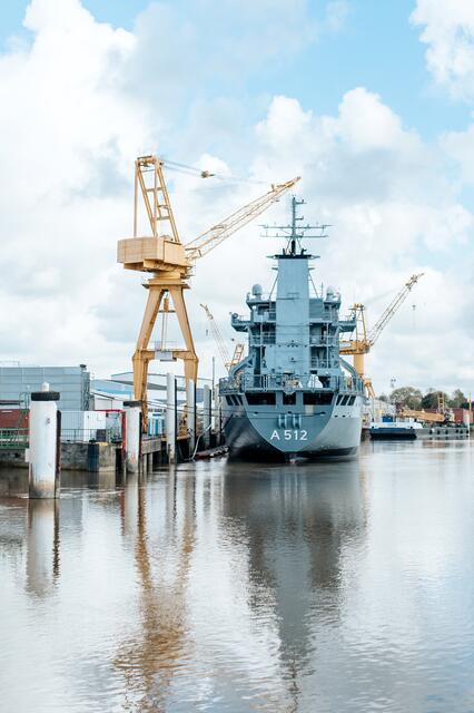 Der Tender "Mosel" der deutschen Marine wurde auf der traditionsreichen Werft umfassend saniert | Foto: Peters Werft