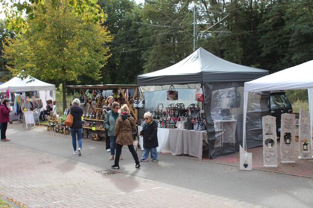 Kunsthandwerkermarkt am Bahnhof | Foto: sb