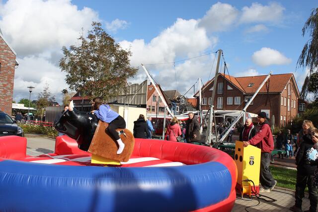 Sportliches Mitmachangebot: Bullenreiten | Foto: sb