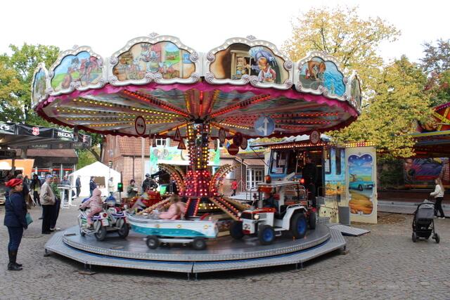 Auf dem Alten Geidenhof durfte das Karussell natürlich auch beim diesjährigen Herbstmarkt nicht fehlen | Foto: Samtgemeinde Hanstedt