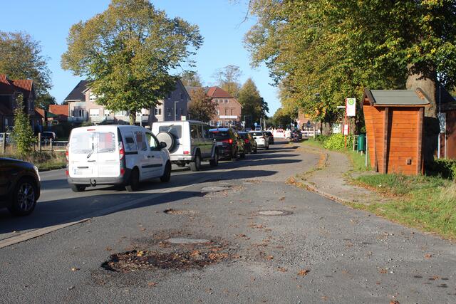 Hier staut es sich noch weit zurück | Foto: pm