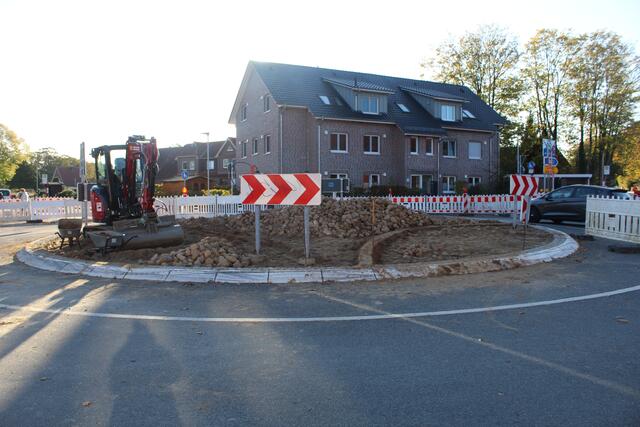 Hier wird seit fast einer Woche gearbeitet: Am Dienstagnachmittag ist noch kaum etwas von der Bepflanzung zu erkennen | Foto: pm