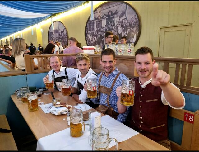 Bilder vom Oktoberfest aus München sendet Patrick Müller-Schuldt aus Oldendorf  | Foto: Müller-Schuldt