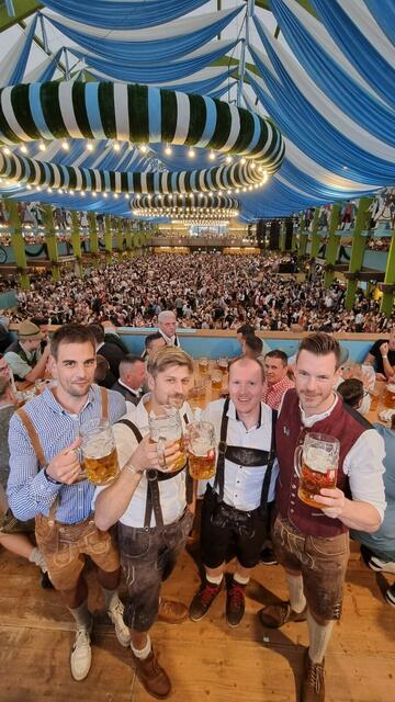 Bilder vom Oktoberfest aus München sendet Patrick Müller-Schuldt aus Oldendorf  | Foto: Müller-Schuldt