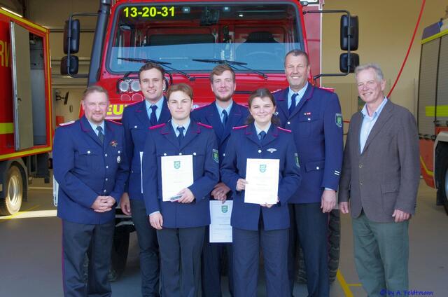 Simon Steffen (v.li.), Linus Dunker, Christop Meyer-Veden, Mario Lorz, Tizia Tiedchen, Andreas Brauel und Helmut | Foto: Andreas Feldtmann