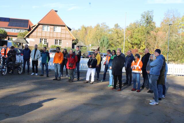 Zahlreiche interessierte Anwohner waren zur Freigabe der Ortsdurchfahrt gekommen | Foto: ce