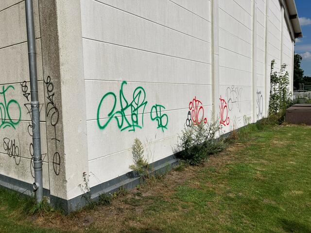 Unschön: Die Turnhallenwand vor dem Projekt | Foto: Schlupkothen