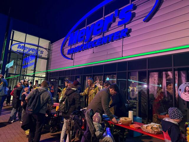 Viel los beim Laternenumzug von Meyer's Frischecenter Marktkauf Stade. | Foto: Freiwillige Feuerwehr Wiepenkathen 