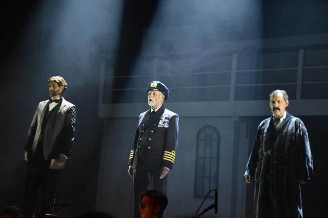 Ingenieur (v.i.), Kapitän und Schiffseigner reflektieren über das Schiffsunglück | Foto: Axel-Holger Haase