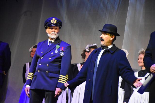 Kapitän E.J. Smith (li., Wolfgang Krause) und Schiffseigner Bruce J. Ismay (Frank Kröger) | Foto: Axel-Holger Haase