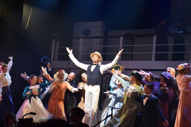 Applaus für die Tanzszenen von Wallace Hartley (Dominic Nathanael Erhart | Foto: Axel-Holger Haase