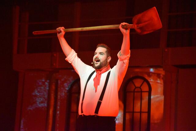 Der Heizer Frederick Barrett gespielt von David-Marc Burchert | Foto: Axel-Holger Haase