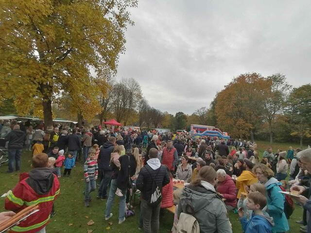 Volksfeststimmung auf den Estewiesen | Foto: DLRG Hollenstedt