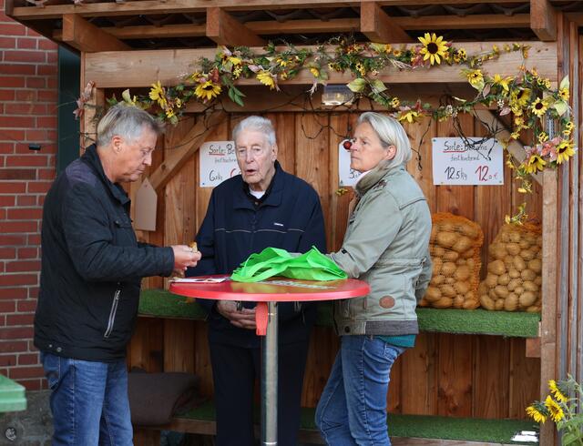 Für Besucher stand ein Sack Kartoffeln zum Abholen bereit | Foto: cc