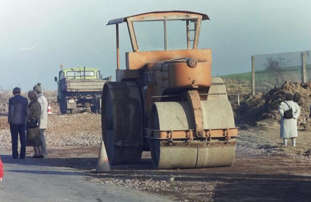 Baufahrzeuge aus der DDR kamen zum Einsatz, um provisorische Straßen zu errichten | Foto: jd
