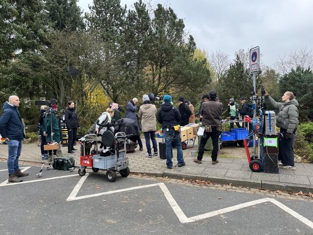 Die Filmcrew bereitet sich auf den Dreh vor  | Foto: sra