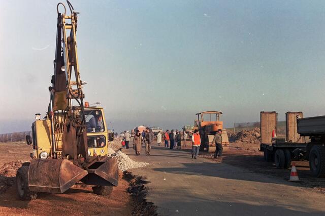 In kürzester Zeit wurden seit 40 Jahren unterbrochene Straßenverbindungen wieder hergerichtet | Foto: jd