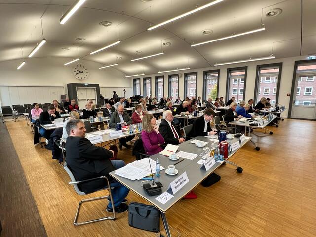 Der Stader Kreistag debattierte über einen Resolutionstext zur Krankenhausreform | Foto: Daniel Beneke / Landkreis Stade