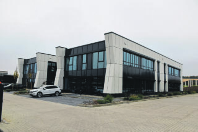 Das neue Gebäude der Firma Hoth Tiefbau ist eine modern gestaltete Immobilie | Foto: Axel-Holger Haase