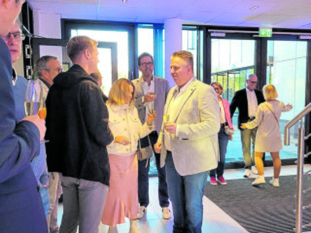 Stephan Spehr (re.) von der Firma Akkurat Glas und Fensterbau | Foto: sh