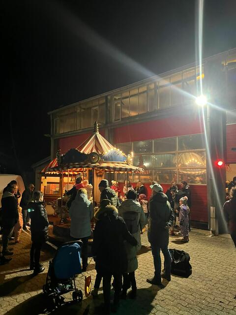 Das Nostalgie-Karussell ist bei den Kindern beliebt. | Foto: Freiwillige Feuerwehr Wiepenkathen 