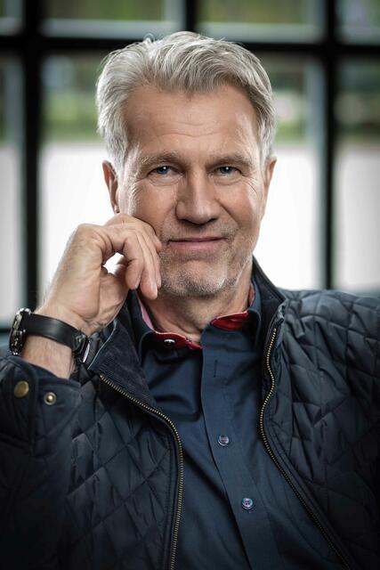 TV-Moderator Peter von Sassen führt durch einen weihnachtlichen Abend | Foto: Peter von Sassen