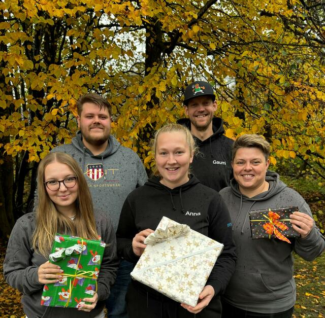 Das Team des Tostedter Jugendzentrums freut sich, wenn wieder alle Weihnachtswünsche erfüllt werden | Foto: JuzT