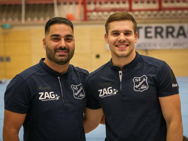 Reza Abbasian als Chef-Taktiker und Bundesligaturner Daniel Charcenko (beide TSV Buchholz 08) | Foto: TSV 08