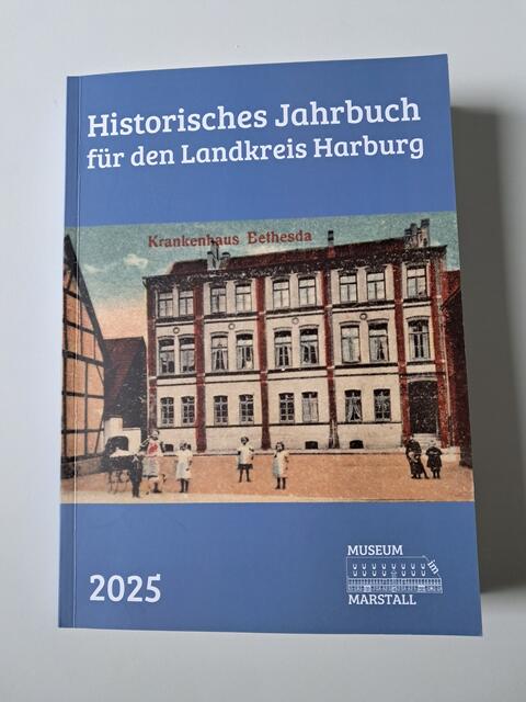 Das Buch ist ab sofort im Museumsladen und in örtlichen Buchhandlungen erhältlich | Foto: Anika Werner