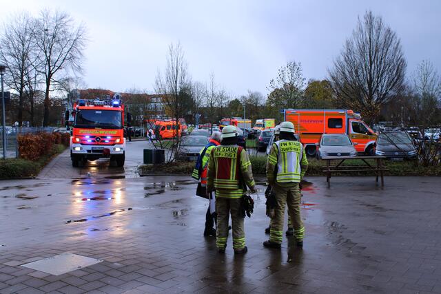 Ein Großaufgebot an Einsatzkräften war vor Ort | Foto: Feuerwehr Stade