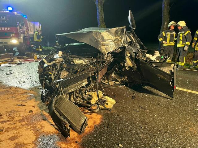 Das zerstörte Autowrack | Foto: Polizei