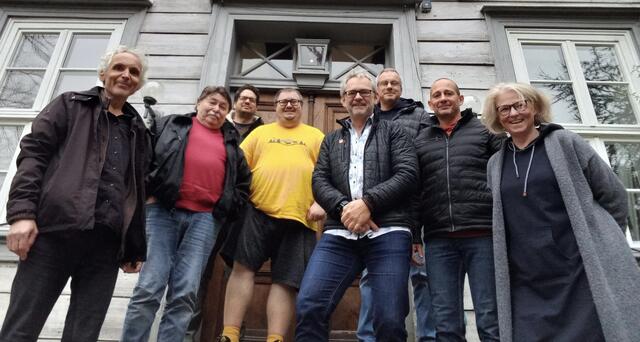 (v. li.) Martin Natorp (SPD), Wolfgang Niessler (SPD), Mirco Horn (SPD), Julian Werner (SPD), Frank Piwecki (SPD), Michael Gerke (SPD), Steffen Wetzel (Die Linke) und Steffi Menge (SPD-Fraktionsvorsitzende) | Foto: SPD Buchholz