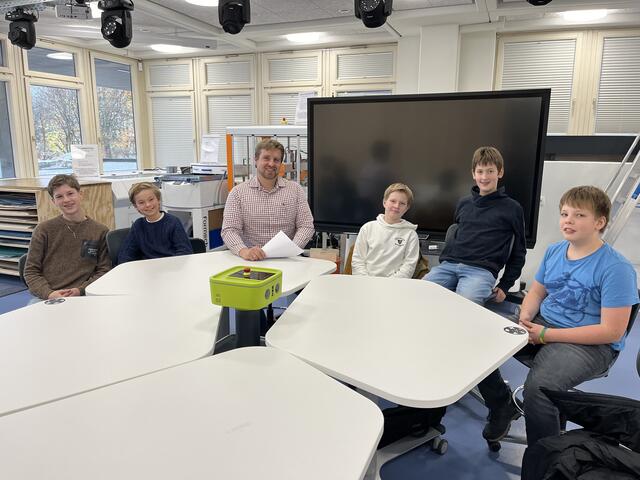 Hugo Gocht (2. v. li. Jg. 6), Leif Wille (betreuende Lehrkraft), Tim Pengel (Jg. 6), Johannes Matussek (Jg. 7), Micha Mahns (Jg. 7) | Foto: sra