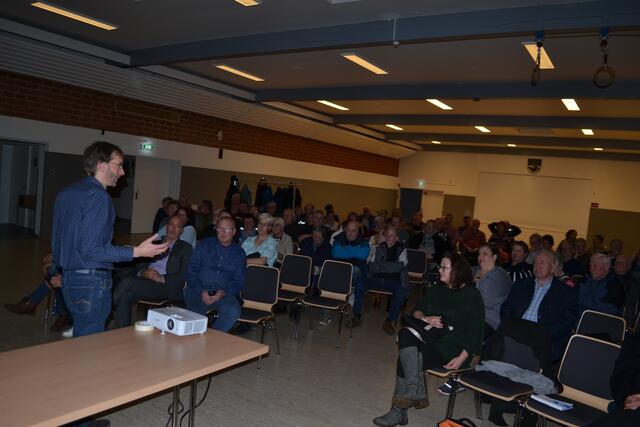 Der Informationsabend war mit rund 120 Einwohnerinnen und Einwohnern gut besucht | Foto: bim