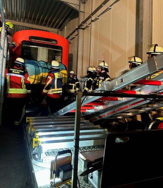 Das dritte Szenarium stellte einen Unfall mit einer U-Bahn nach | Foto: FF Leversen-Sieversen