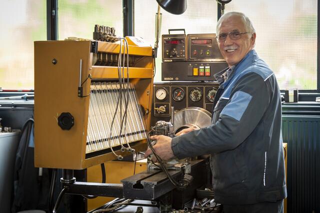 Das Fachwissen von Günter Brandes ist stets gefragt im Bosch Service Kröger | Foto: Kröger