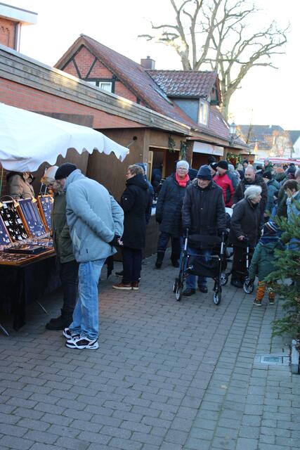 Auch an den Buden in der Schmiedestraße herrschte reger Andrang | Foto: ce